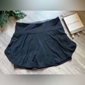 Road Runner Athletic Skirt w Attached Under Shorts in Black. Size S